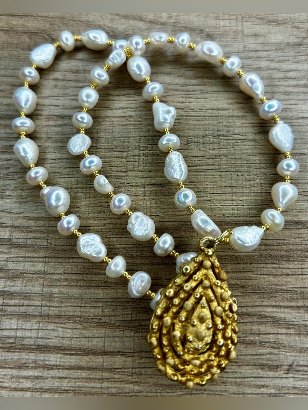 Fresh water Pearl and Vintage Gold Teardrop Pendant Necklace Handmade - Picture 5 of 5